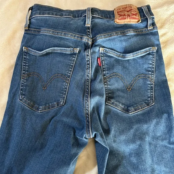 Levi's High Rise Skinny Jeans - Picture 11 of 12